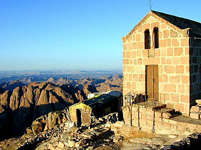 Eglise de Djebel Musa avec montagnes