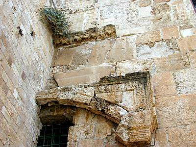 linteau de la double porte et vo�te de support
