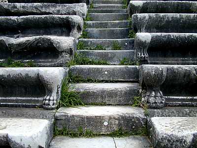Milet, escalier du th��tre avec pattes d�coratives