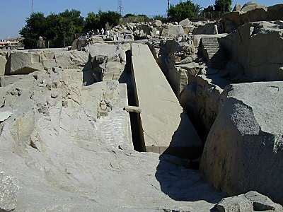 Ob�lisque entam� d'Assouan