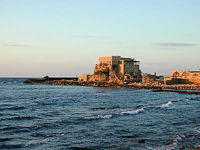 Port de C�sar�e au coucher de soleil