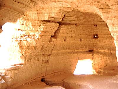 Qumran: Intérieur de Grotte 4