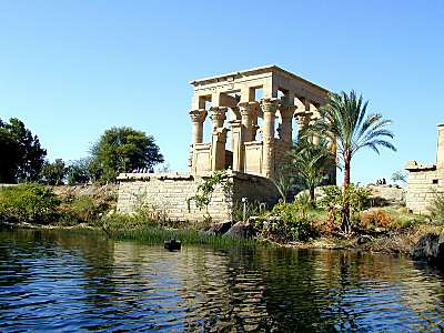 http://www.biblelieux.com/images/Temple_de_Philae,_quiosque_de_Trajan2,_tb_n110700.jpg