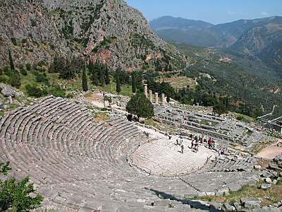Delphes, Th��tre et Temple d'Apollo vus d'au-dessus