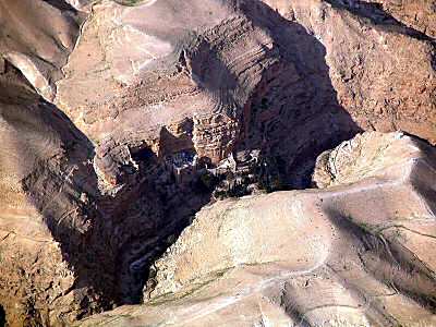 Vue A�rienne du Wadi Qilt et du Monast�re St. George