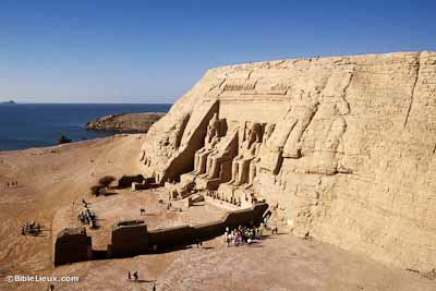Temple de Ramsès II vu du haut du temple de Hathor