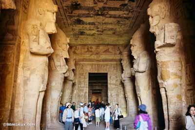 Temple de Ramsès II, allée centrale intérieure