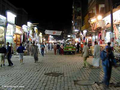 Marché d'Assouan de nuit