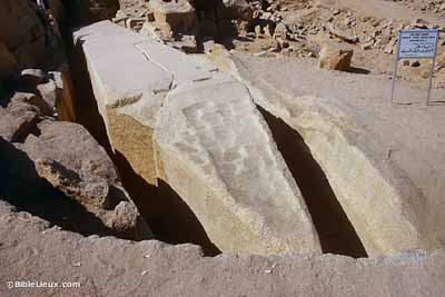 Obélisque entamé d'Assouan